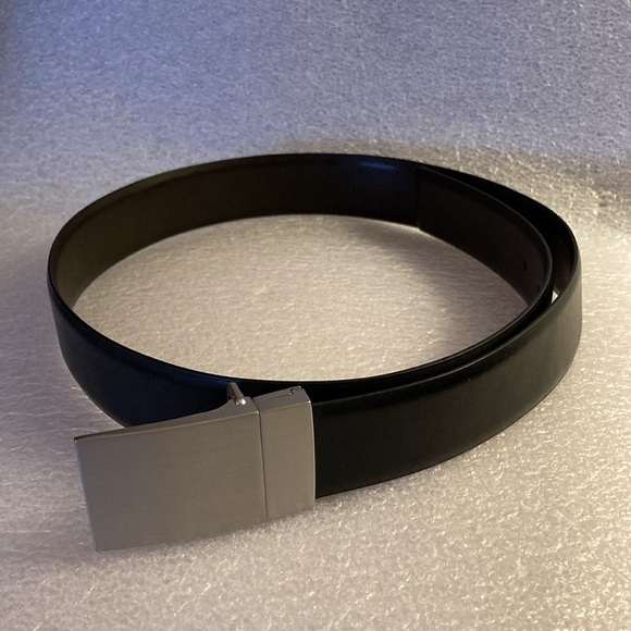 Banana Republic 38" Inch Men’s Black Leather Reversible Belt & Silvertone Buckle - Picture 1 of 10